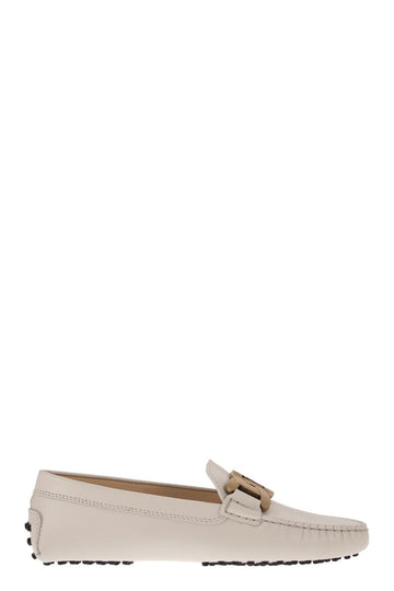 MOCCASIN WITH METAL CHAIN