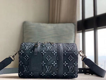 Pearl Street Bags- Louis Vuittons  - 15934