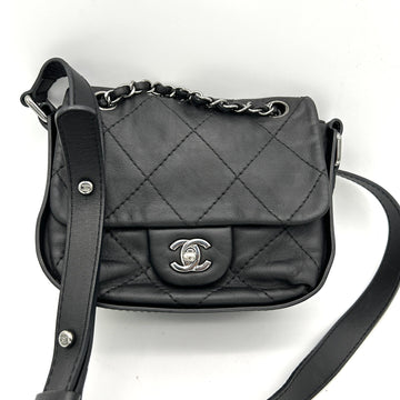 Chanel black quilted lambskin Country mini crossbody bag  ch66252cv