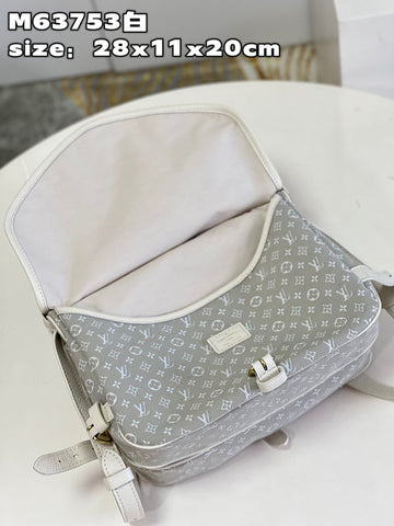 Pearl Street Bags- Louis Vuittons  - 15906