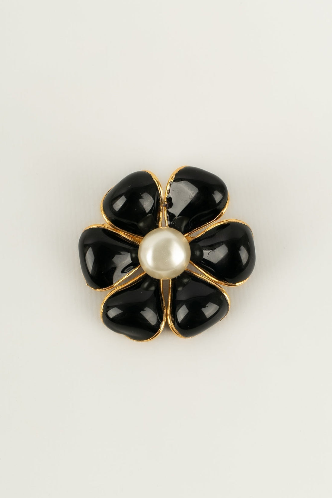 Broche camélia  Chanel Automne 1995