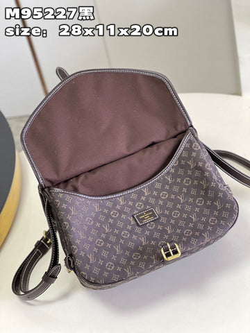 Pearl Street Bags- Louis Vuittons  - 15908