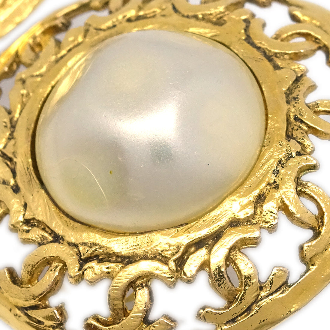 Chanel Gold Button Artificial Pearl Earrings Clip-On 25/2726