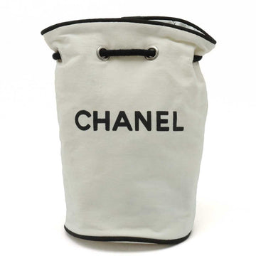 Chanel NOBELTY LOGO PRINT WORKSHIP WORKSHIP WITH WHITE WHITE BLACK BLACK BLUMIN no markET SHOP