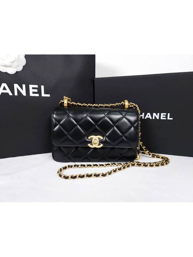 Chain Mini Flap CalBNkin Cross Bag Black Chanel