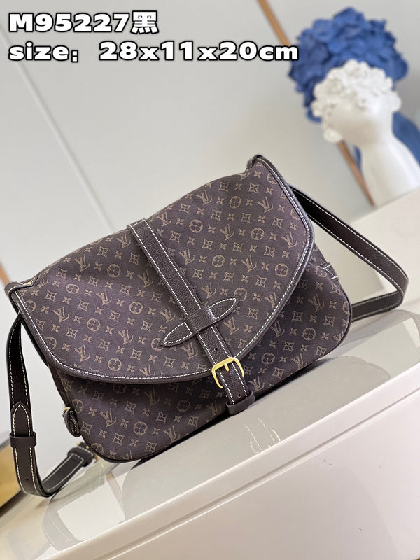 Pearl Street Bags- Louis Vuittons  - 15908