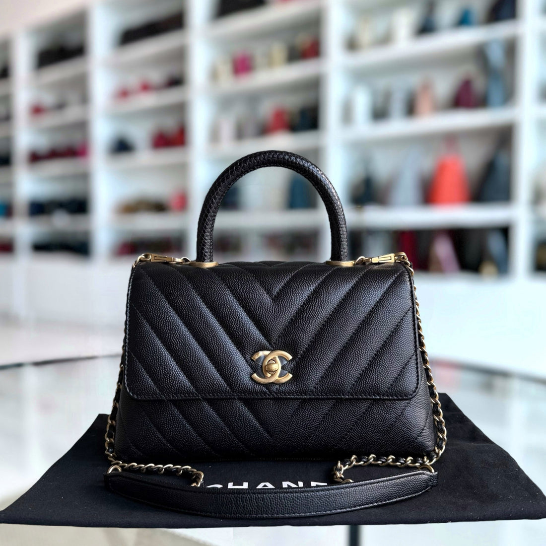 Chanel Coco Handle Small - Togo/epsom/caviar/clemence/callfskin/cowhide/lambskin Chevron Grained CalBNkin Black Gold Hardware Series 26