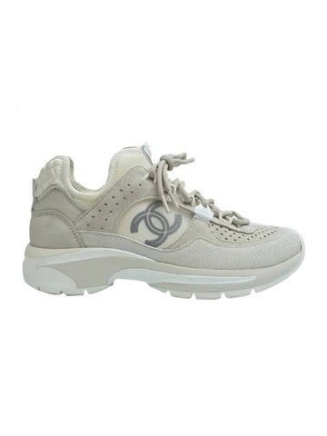 CC Logo  Fabric Suede CalBNkin Mesh Low Top Sneakers White Chanel