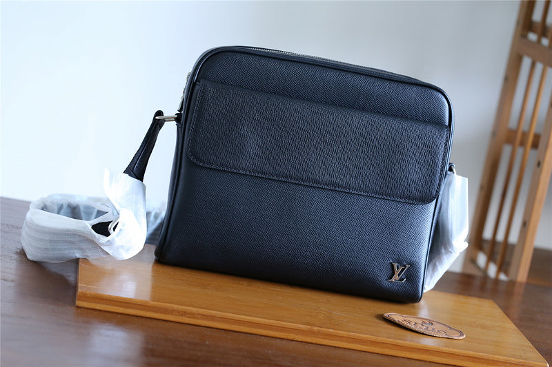 Pearl Street Bags - Louis Vuittons  - 10483