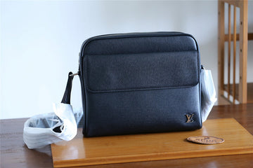 Pearl Street Bags - Louis Vuittons  - 10483