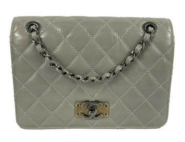 CHANEL - Glazed CalBNkin Quilted Medium Day Trip New Bag - Crossbody