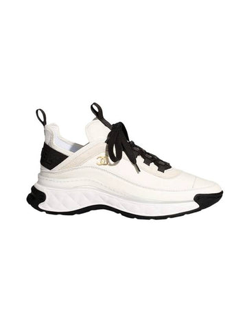 Mixed Fibers Velvet CalBNkin Low Top Sneakers Ivory Chanel