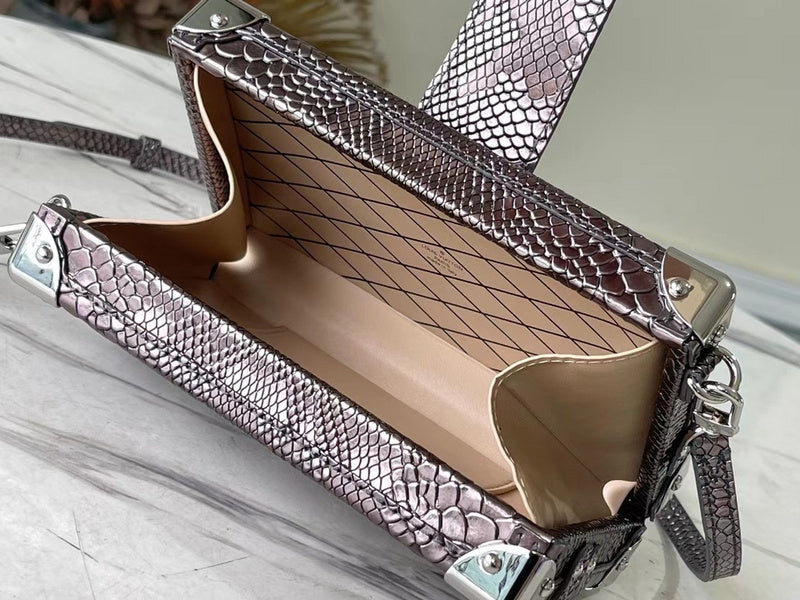 Pearl Street Bags- Louis Vuittons  - 15877