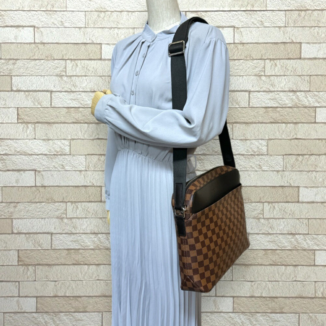 Louis Vuitton   Damier Canvas Shoulder Bag