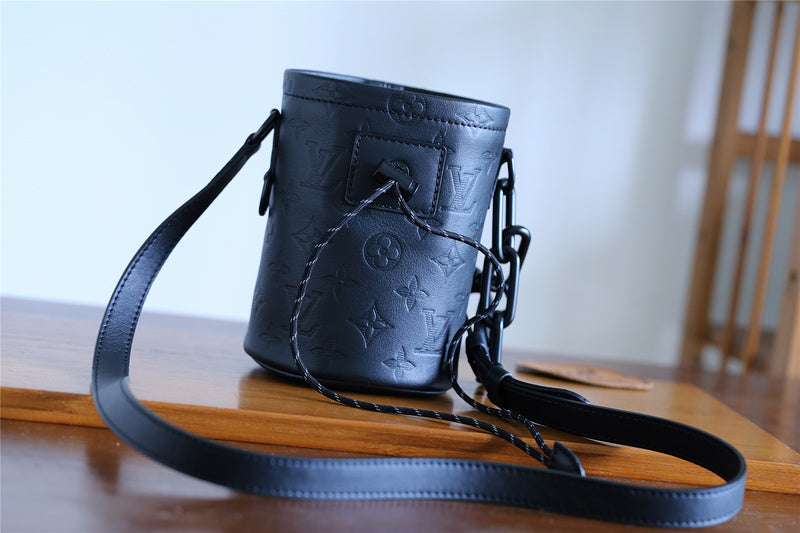 Pearl Street Bags - Louis Vuittons  - 10381