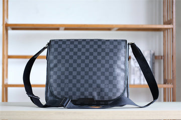 Pearl Street Bags - Louis Vuittons  - 10469