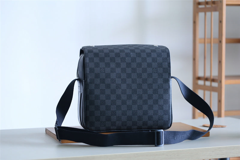 Pearl Street Bags - Louis Vuittons  - 10474