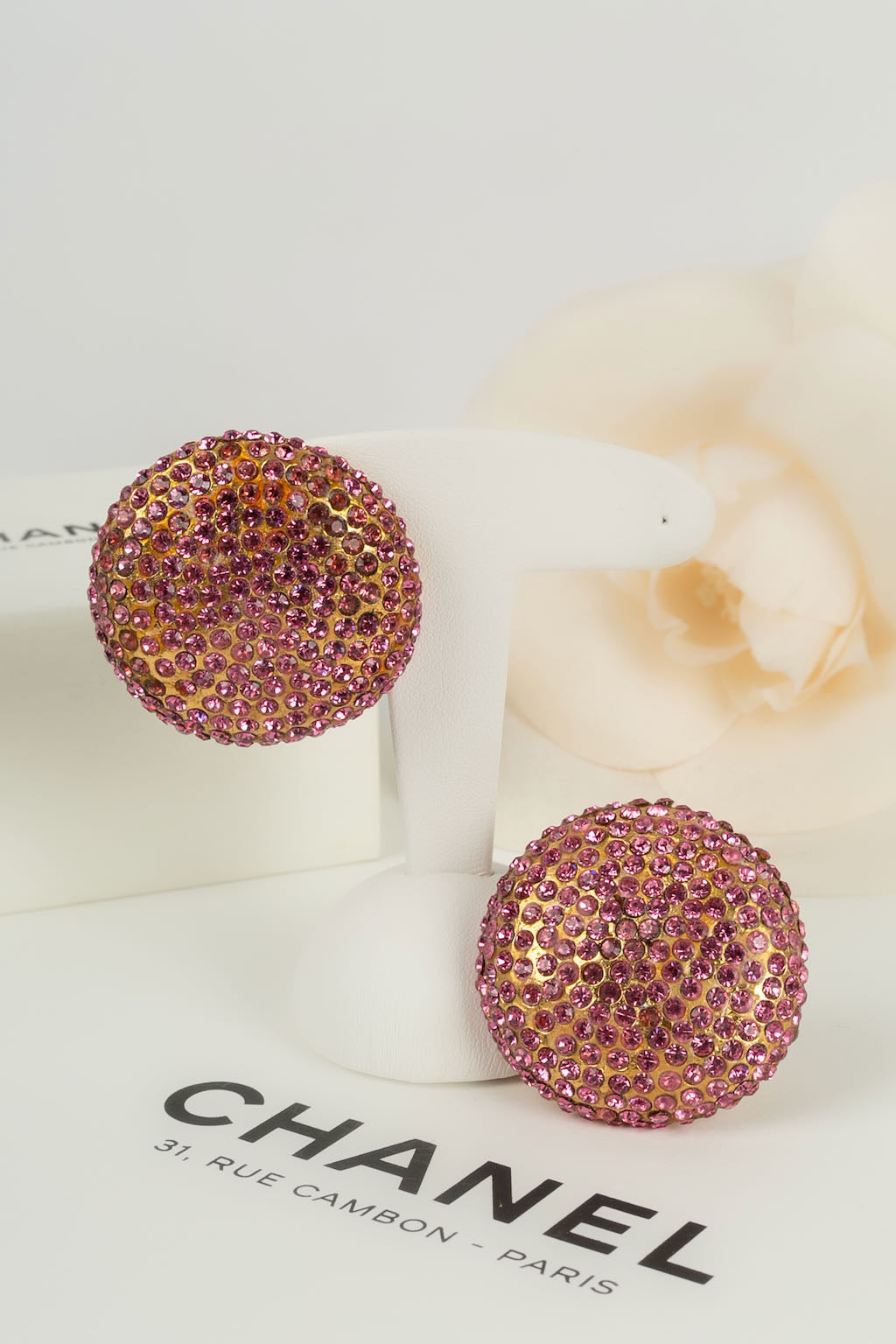 Boucles d'oreilles strass?©es Chanel