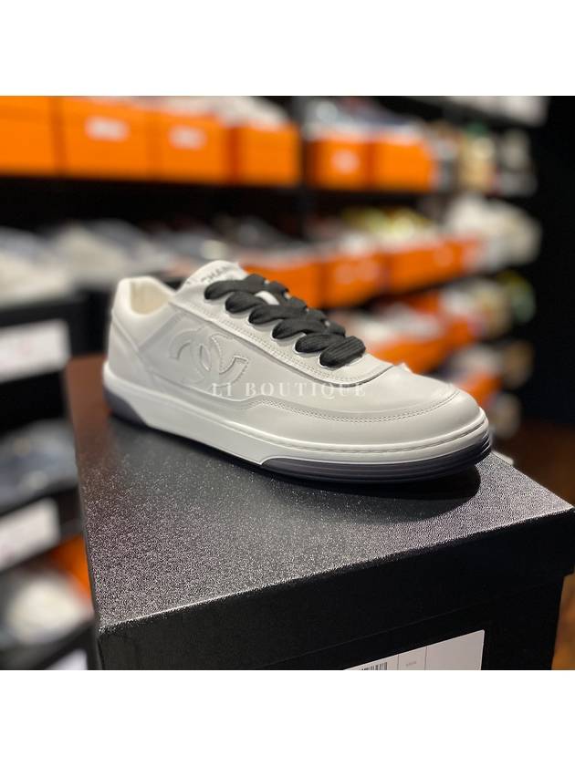 CC Logo CalBNkin Low Top Sneakers White Chanel