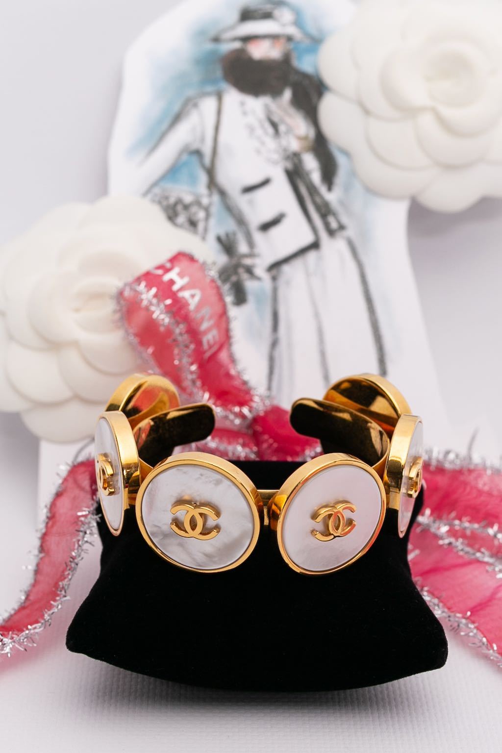 Bracelet nacr?© Top Quality Chanel 1990s