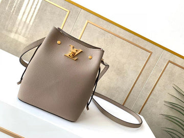 Pearl Street Bags - LV Bags -  2582