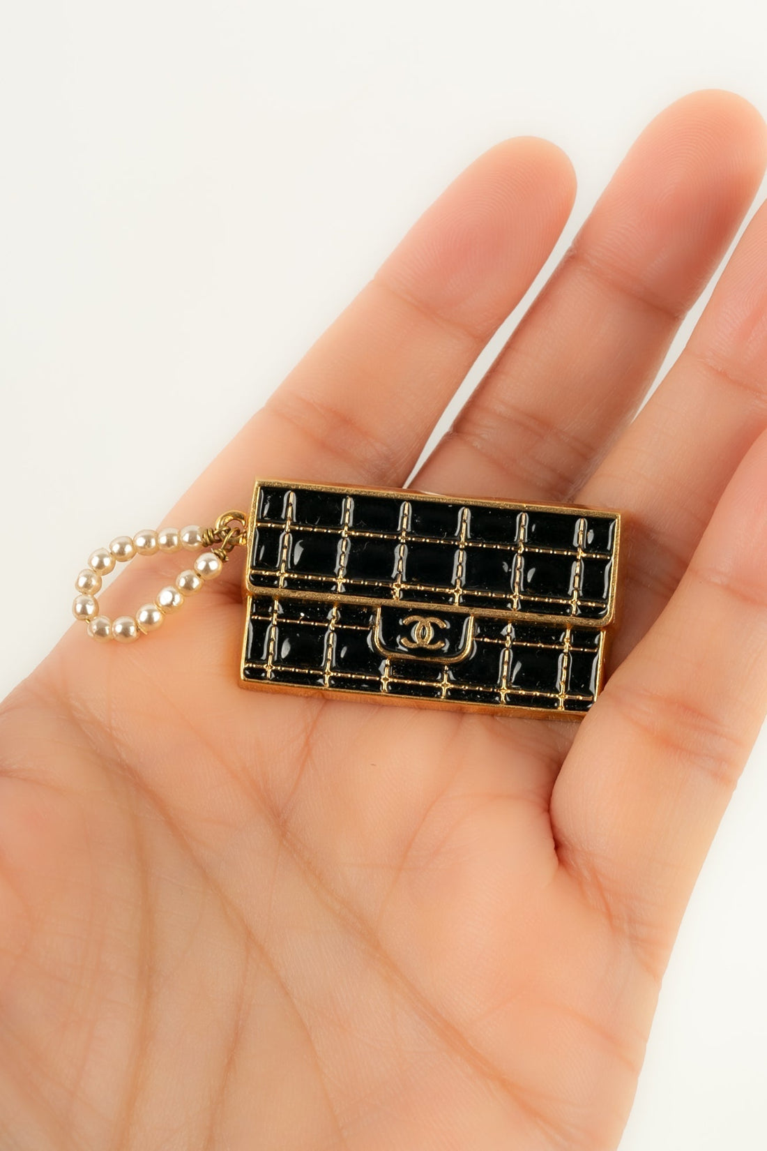 Broche / Pins "sac à main"  Chanel 2002