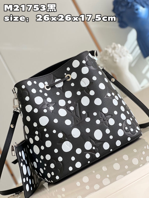 Pearl Street Bags- Louis Vuittons  - 15918