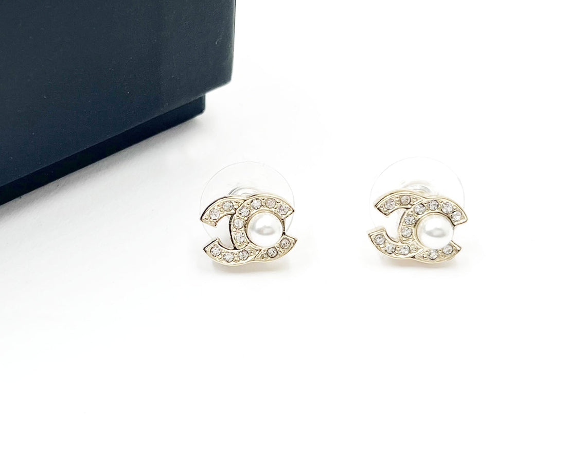 Top Quality Chanel Brand New Gold CC Center Pearl Small Piercing Earrings