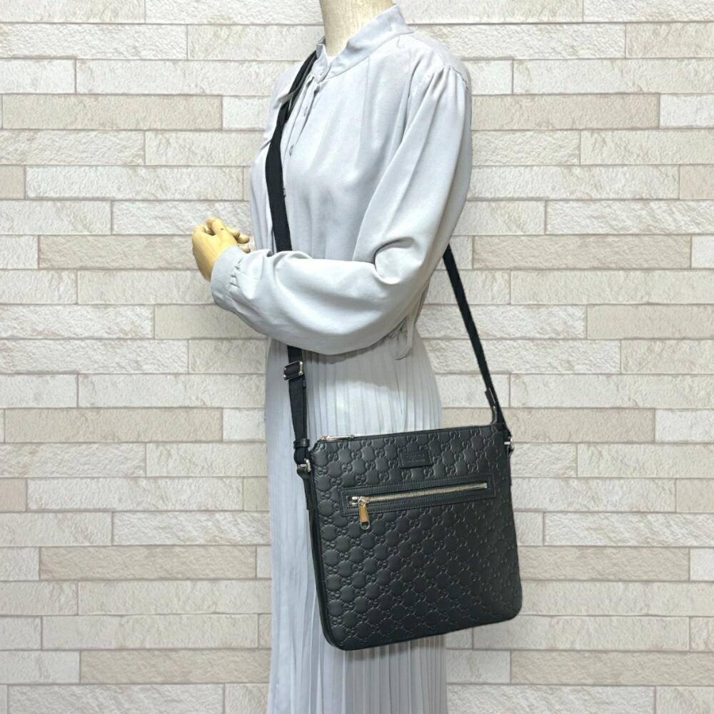 Black Leather Gucci Shoulder Bag