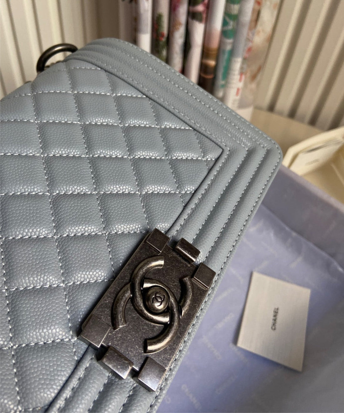 Woman  Chanel shoulder handbag