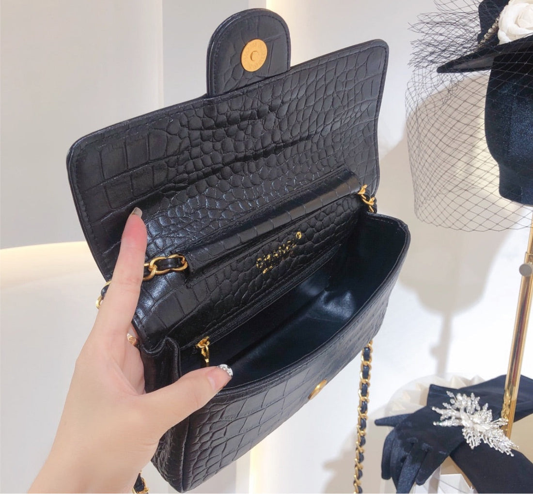 Brand new woman  Chanel shoulder handbag