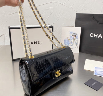 Woman  Chanel shoulder bag