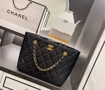 Black  Chanel woman shoulder Handbag