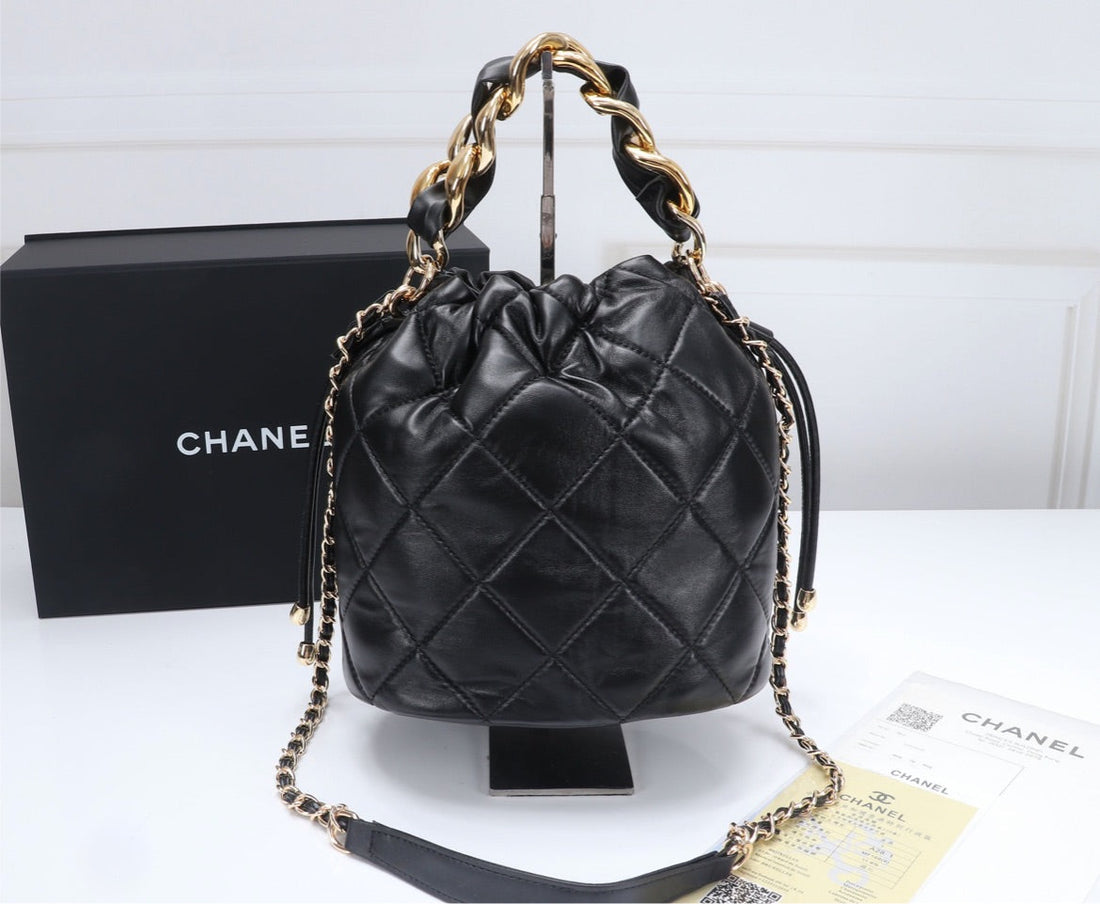 New  Chanel woman Shoulder handbag
