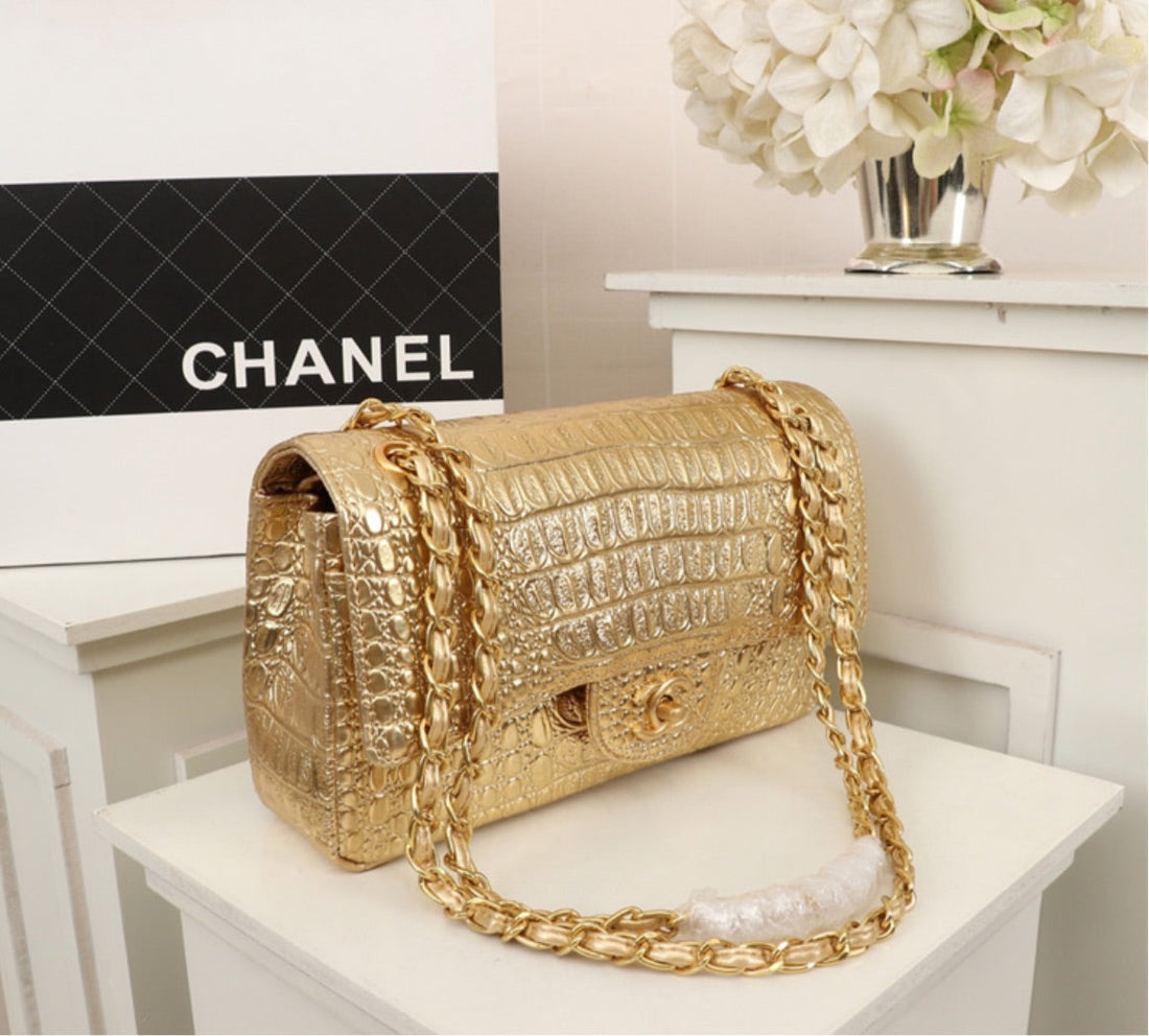Gold  Chanel woman shoulder handbag
