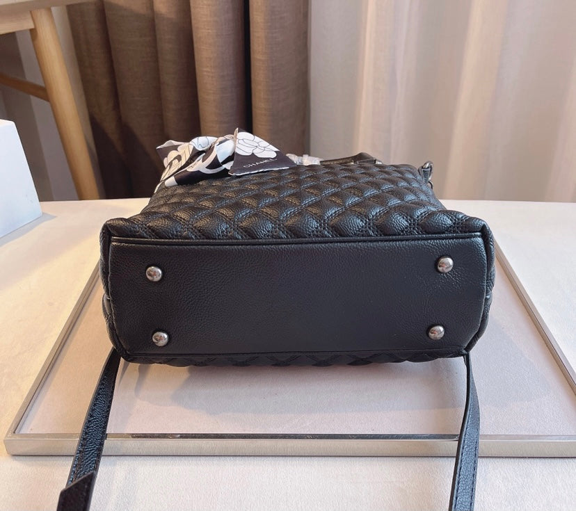 Black  Chanel leather Handbag