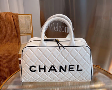Large  Chanel woman handbag