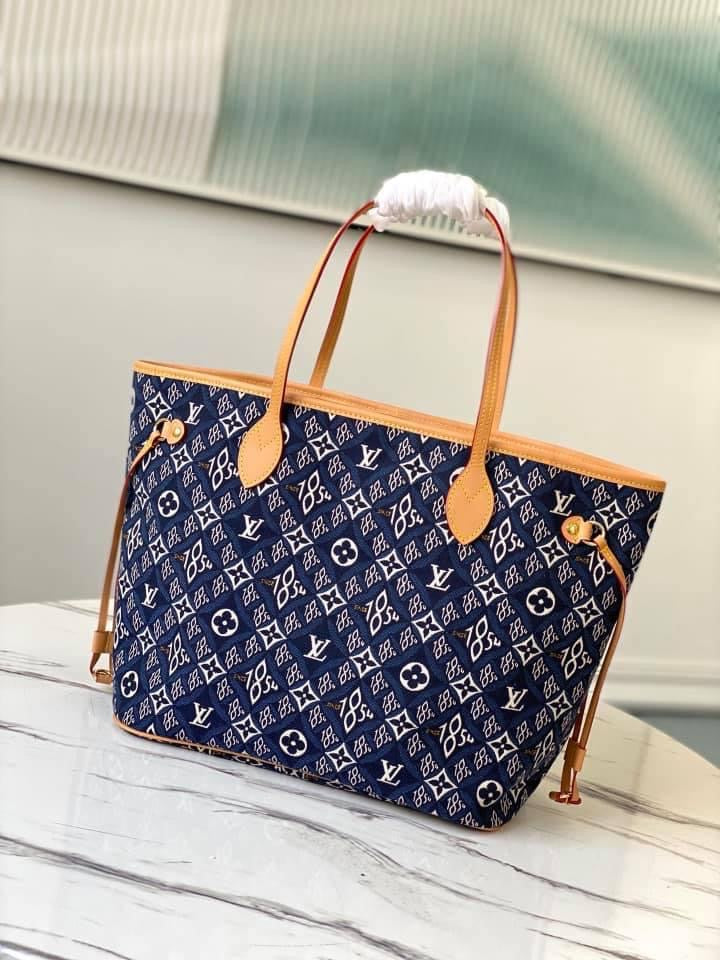 Louis Vuitton Neverfull MM Bag