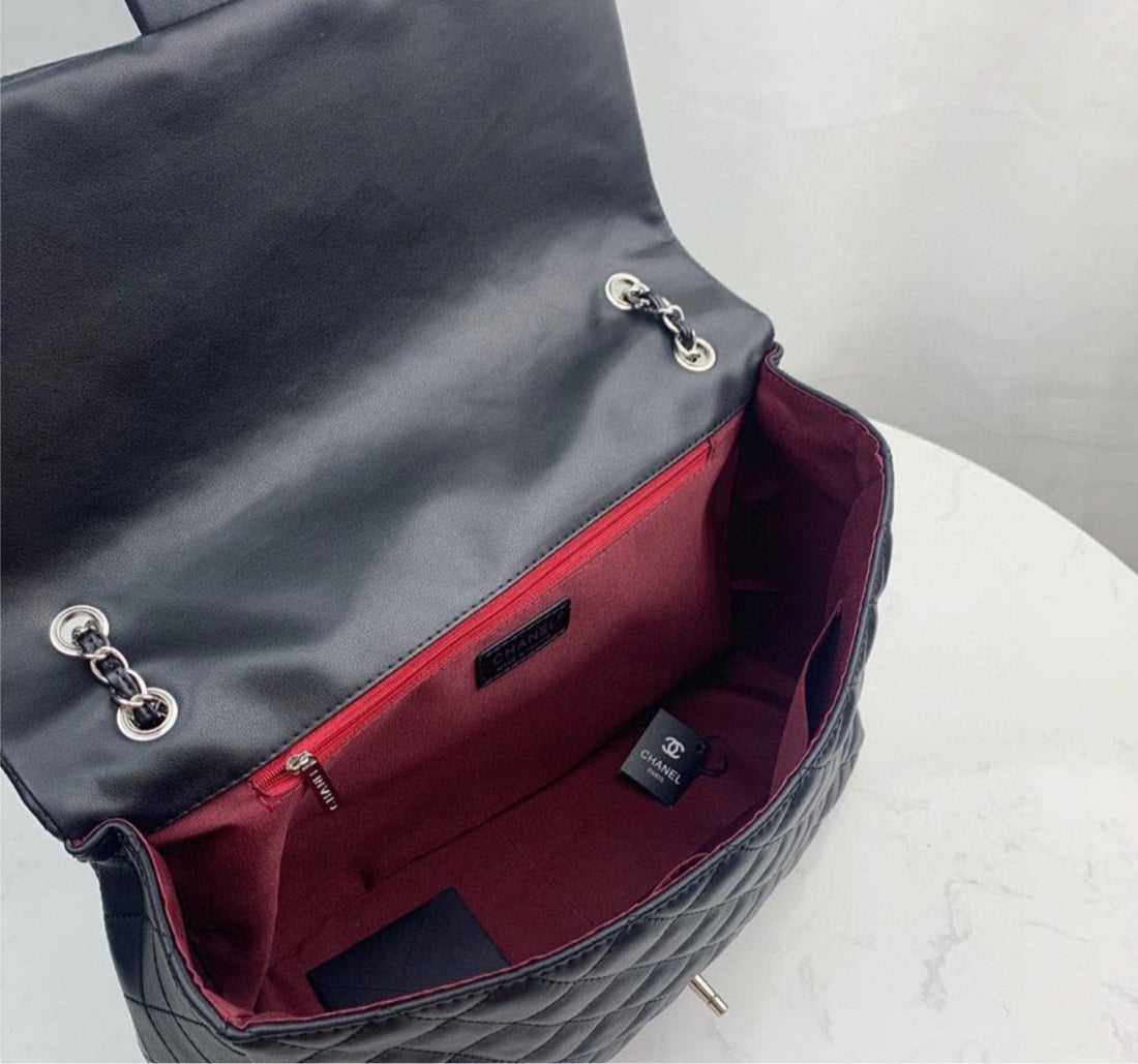 Woman New  Chanel shoulder handbag