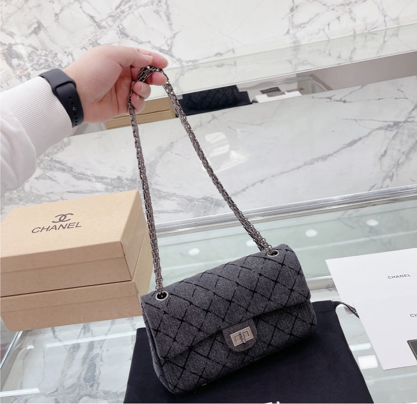 Woman  Chanel shoulder handbag