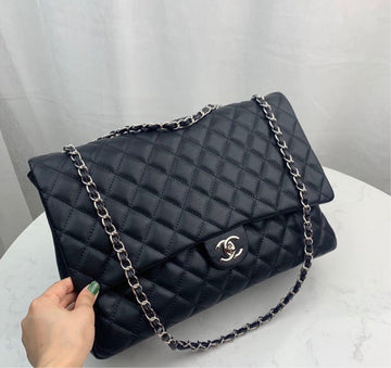 Woman New  Chanel shoulder handbag