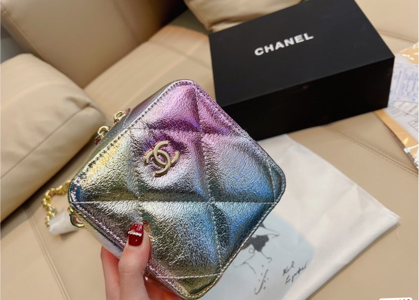 Small  Chanel woman crossbody handbag