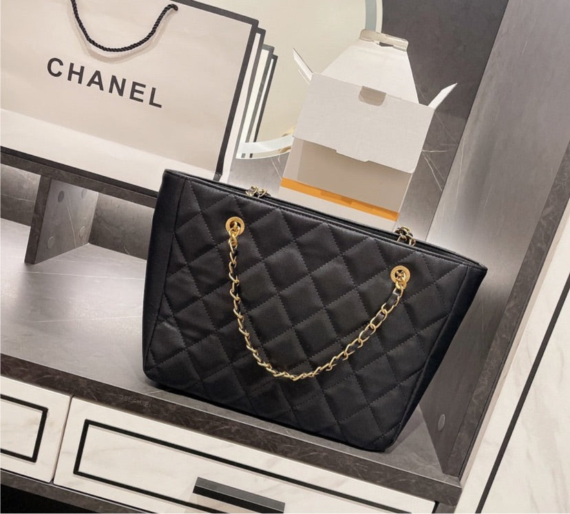 Black  Chanel woman shoulder Handbag
