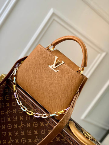 M21798 Capucines PM Taurillon 27cm brown /  LEATHER