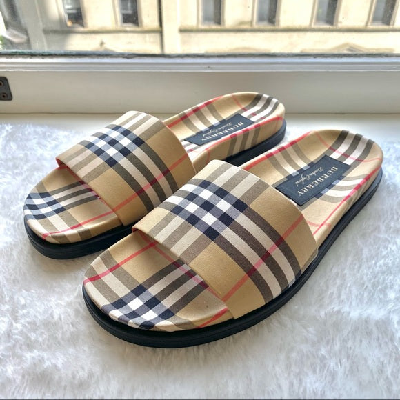 BURBERRY classic flip flops