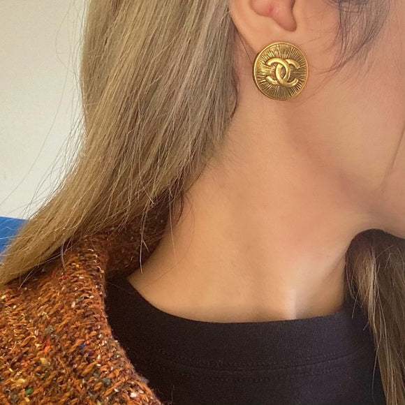 CHANEL  Rare earrings