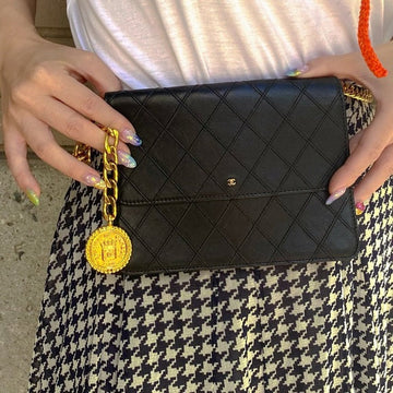 CHANEL  lambskin classic wallet
