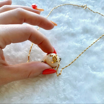 CHANEL  ball necklace