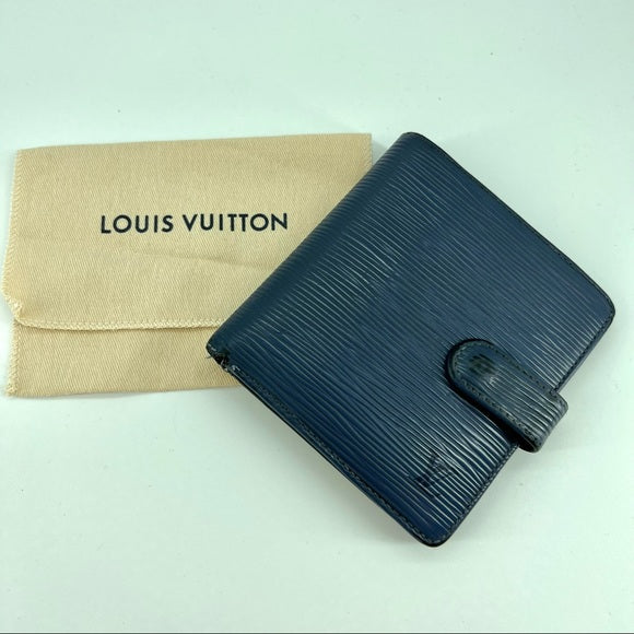 Louis Vuitton  epi leather wallet