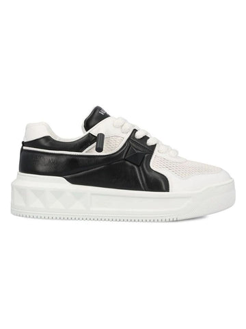 LOW-TOP ONE STUD WHITE/BLACK MESH AND NAPPA TRAINER